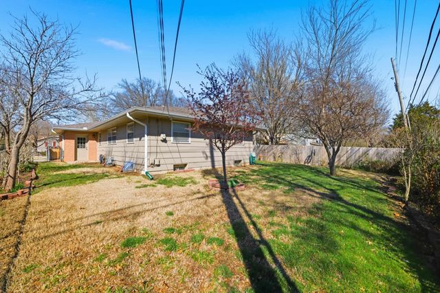 6117 Perryton St, Bel Aire, KS 67220