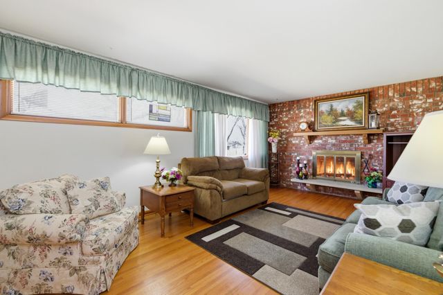 6117 Perryton St, Bel Aire, KS 67220