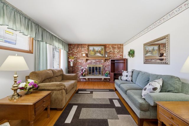 6117 Perryton St, Bel Aire, KS 67220