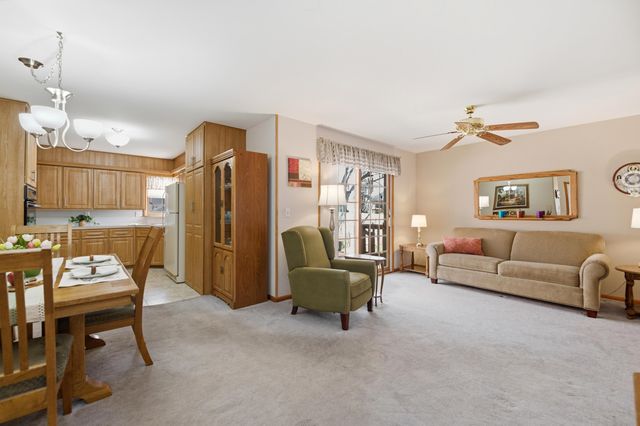 6117 Perryton St, Bel Aire, KS 67220