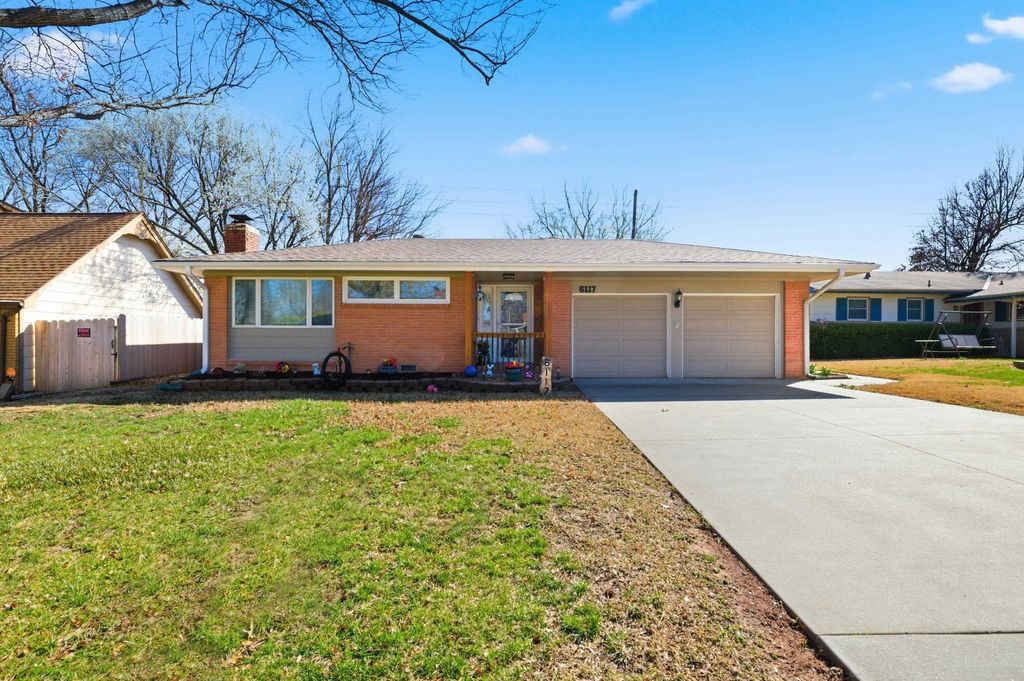 6117 Perryton St, Bel Aire, KS 67220