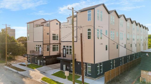 723 W 10th Street 101, Dallas, TX 75208