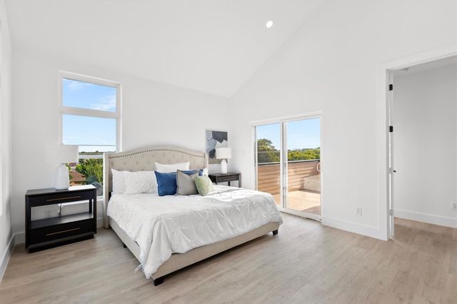 723 W 10th Street 101, Dallas, TX 75208