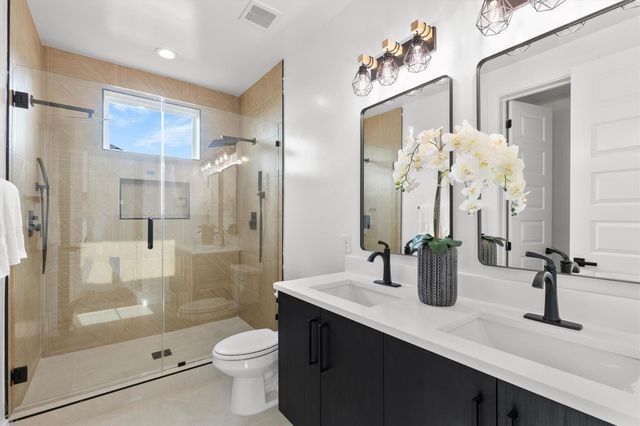 723 W 10th Street 101, Dallas, TX 75208