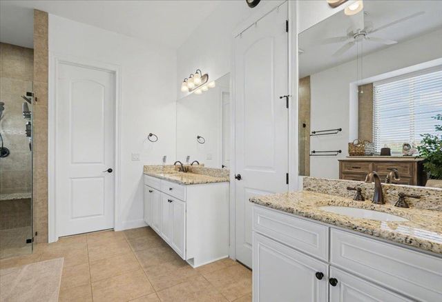 5240 Diamante DR, Spicewood, TX 78669