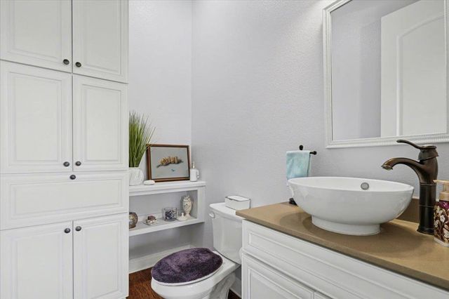 5240 Diamante DR, Spicewood, TX 78669