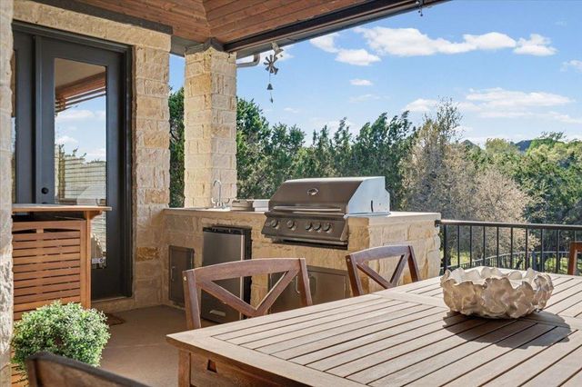 5240 Diamante DR, Spicewood, TX 78669