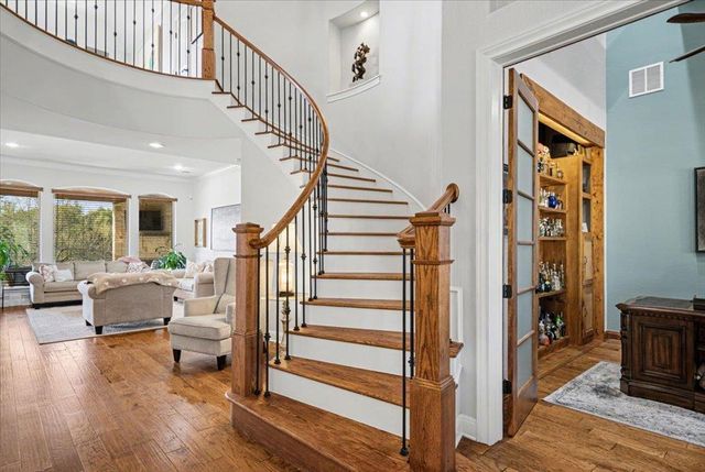 5240 Diamante DR, Spicewood, TX 78669