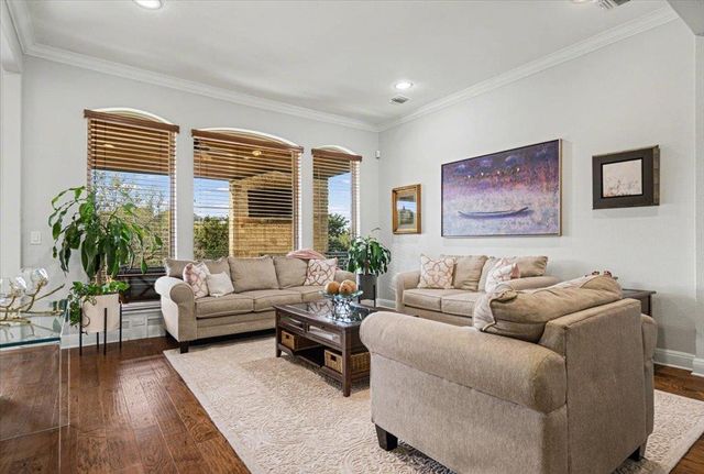 5240 Diamante DR, Spicewood, TX 78669