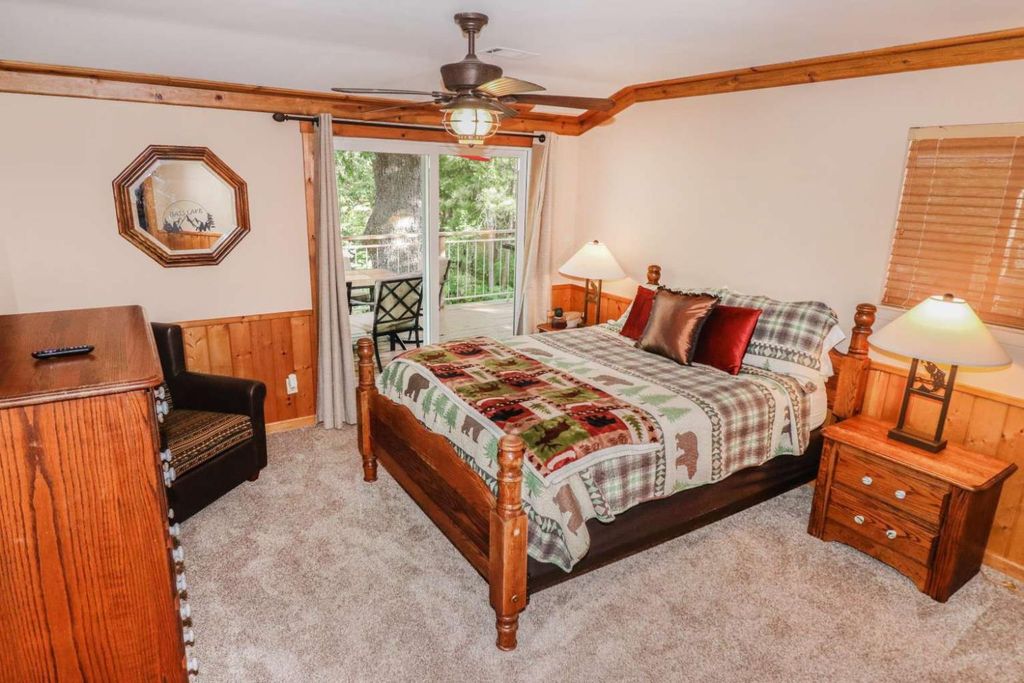 Image 10 of property listing at 52854 Balsam Drive, Oakhurst, CA 93644