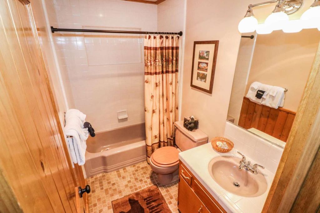 Image 11 of property listing at 52854 Balsam Drive, Oakhurst, CA 93644
