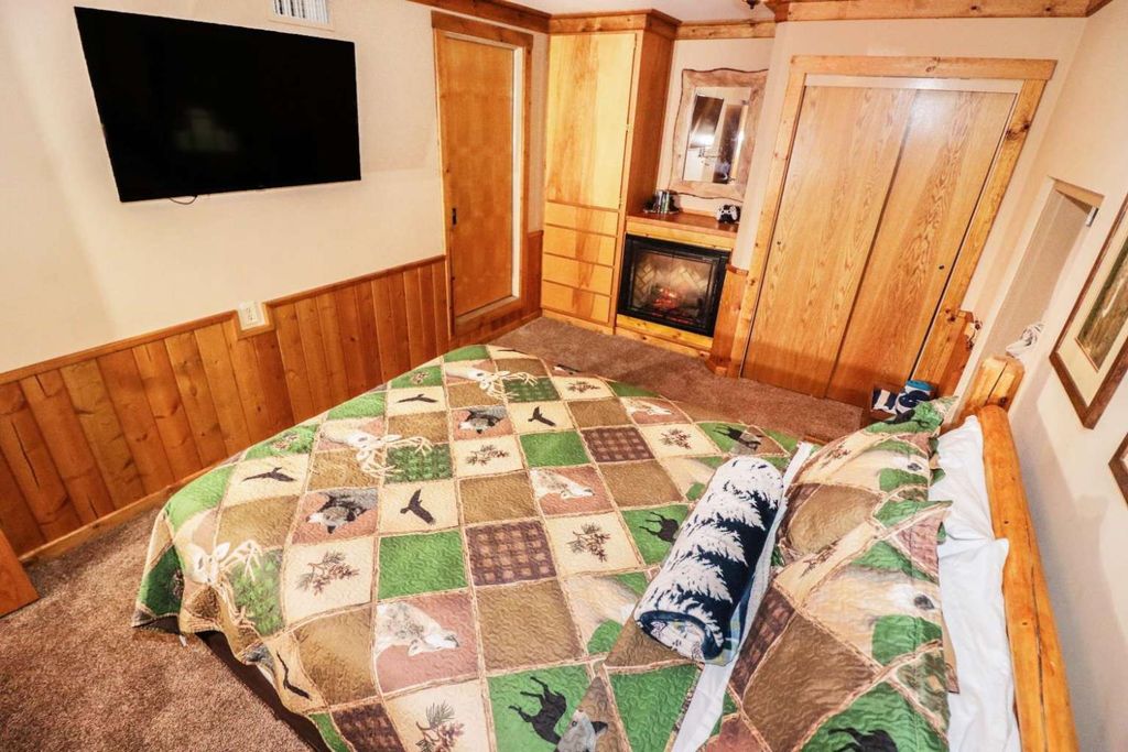 Image 15 of property listing at 52854 Balsam Drive, Oakhurst, CA 93644