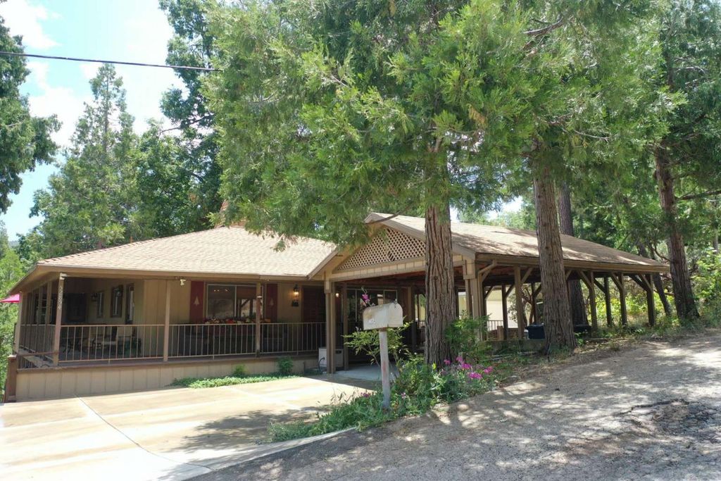 Image 18 of property listing at 52854 Balsam Drive, Oakhurst, CA 93644