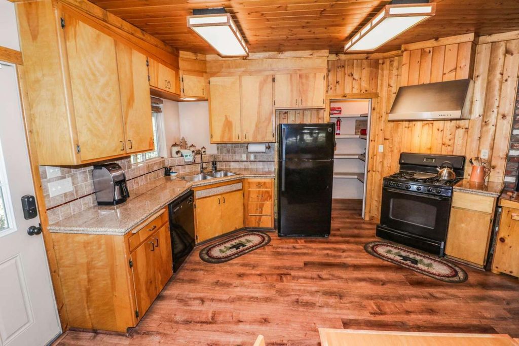 Image 2 of property listing at 52854 Balsam Drive, Oakhurst, CA 93644