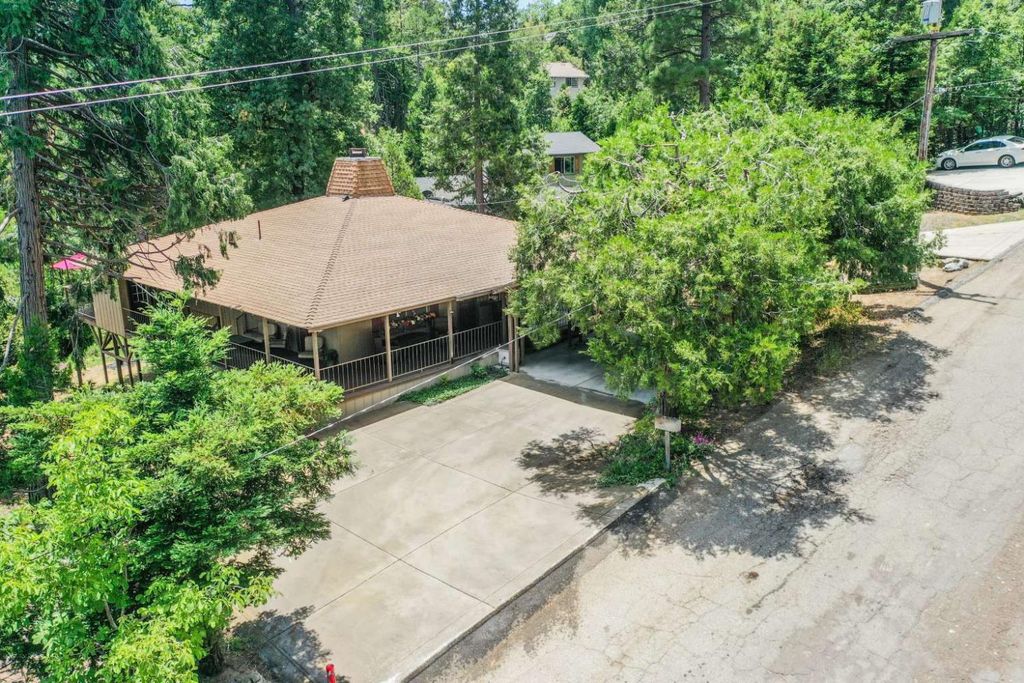 Image 20 of property listing at 52854 Balsam Drive, Oakhurst, CA 93644