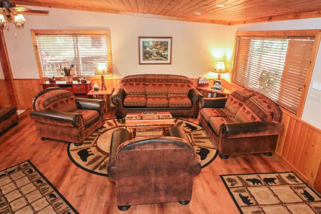 Image 3 of property listing at 52854 Balsam Drive, Oakhurst, CA 93644