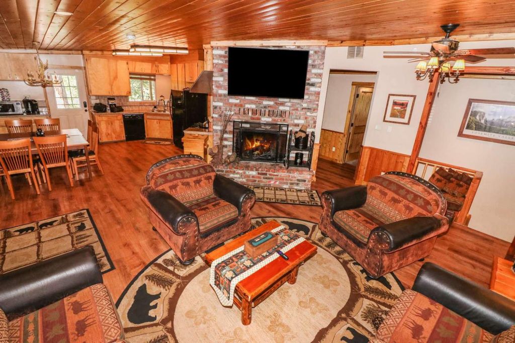 Image 4 of property listing at 52854 Balsam Drive, Oakhurst, CA 93644
