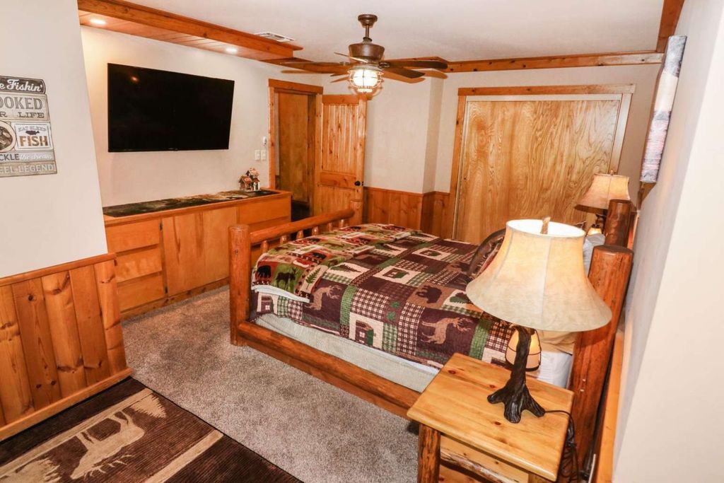 Image 5 of property listing at 52854 Balsam Drive, Oakhurst, CA 93644