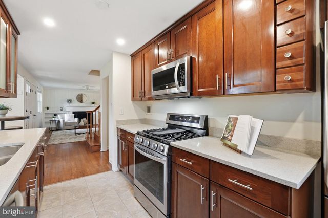 7002 LEE PARK CT, Falls Church, VA 22042