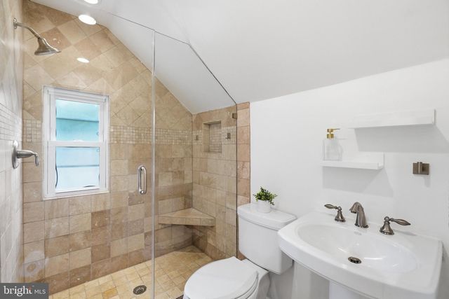 7002 LEE PARK CT, Falls Church, VA 22042