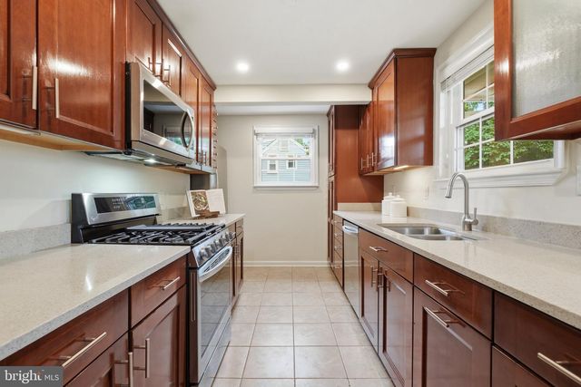 7002 LEE PARK CT, Falls Church, VA 22042