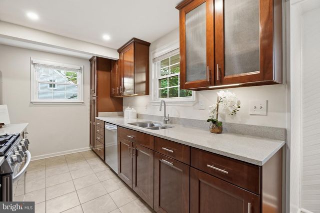 7002 LEE PARK CT, Falls Church, VA 22042