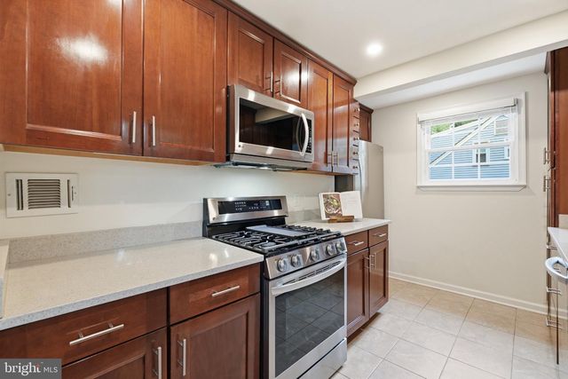 7002 LEE PARK CT, Falls Church, VA 22042