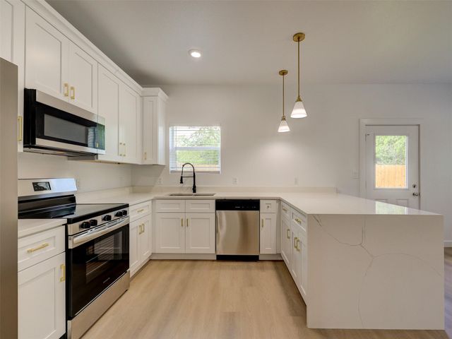 230 Brown St B, Elgin, TX 78621
