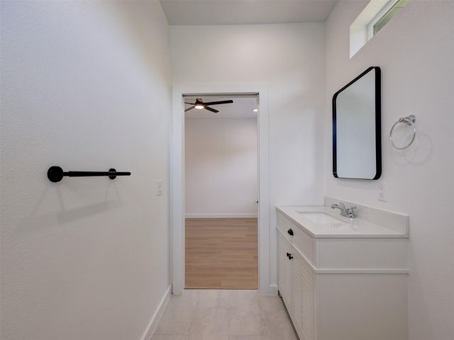 230 Brown St B, Elgin, TX 78621
