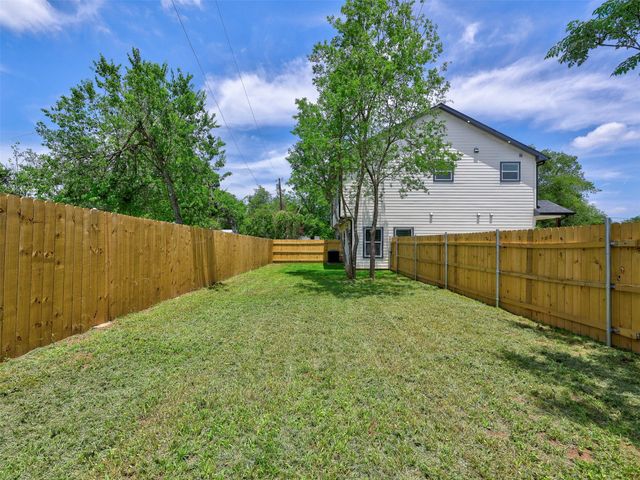 230 Brown St B, Elgin, TX 78621