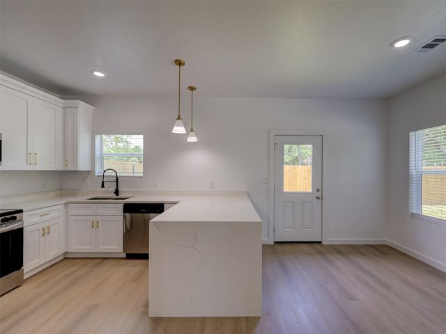 230 Brown St B, Elgin, TX 78621