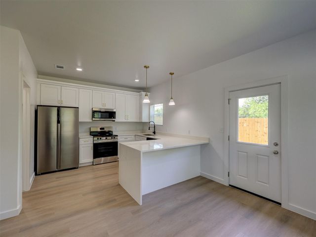 230 Brown St B, Elgin, TX 78621