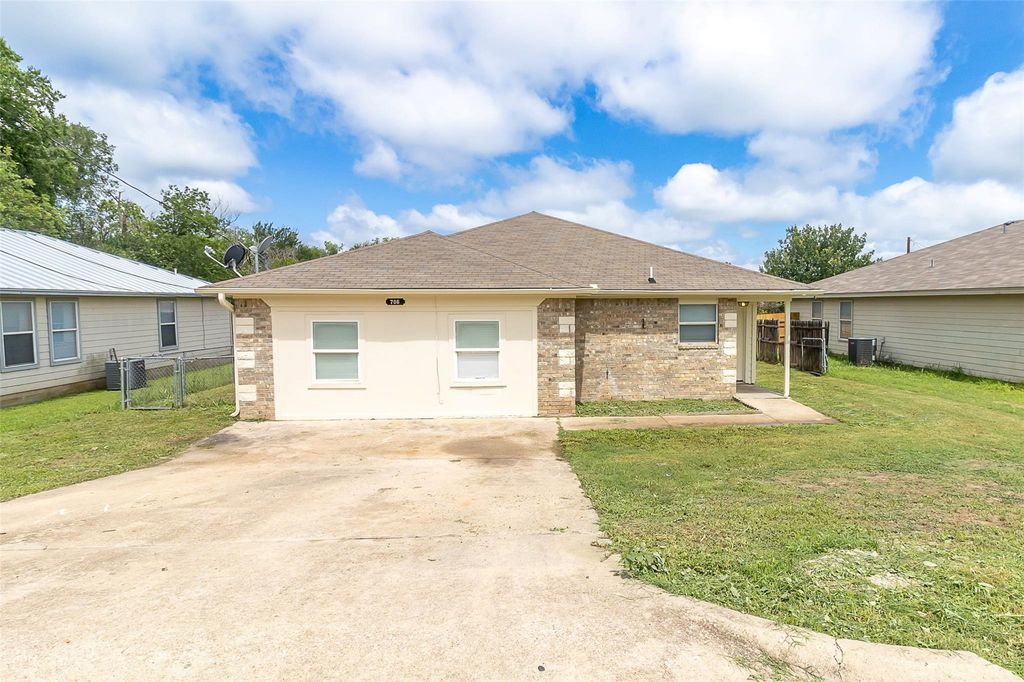 706 Brown ST, Lampasas, TX 76550