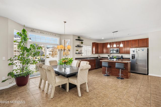 17 Heather Way, Barnegat, NJ 08005