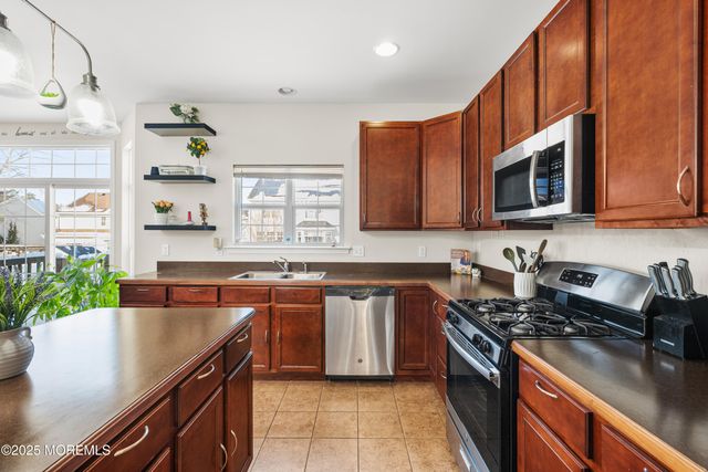 17 Heather Way, Barnegat, NJ 08005