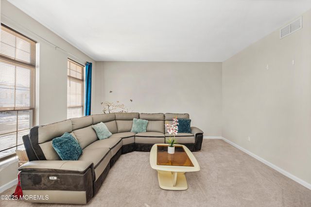 17 Heather Way, Barnegat, NJ 08005