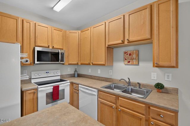 295 Plaza Drive D, Chapel Hill, NC 27517