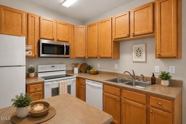 295 Plaza Drive D, Chapel Hill, NC 27517