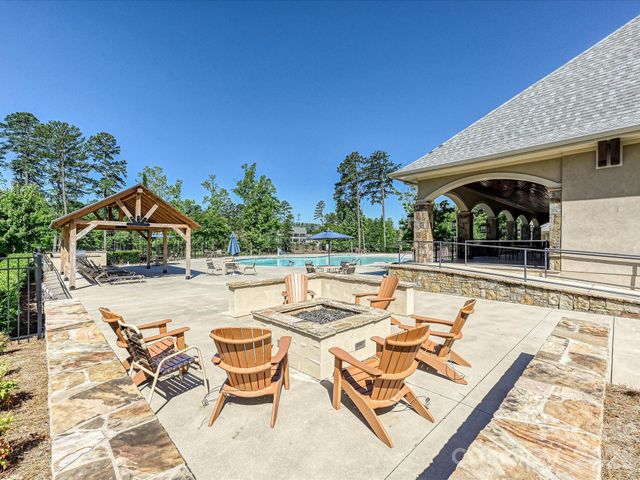 101 Enclave Boulevard, Matthews, NC 28104