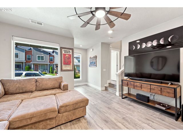 170 Sw LANCASTER Ct, Troutdale, OR 97060