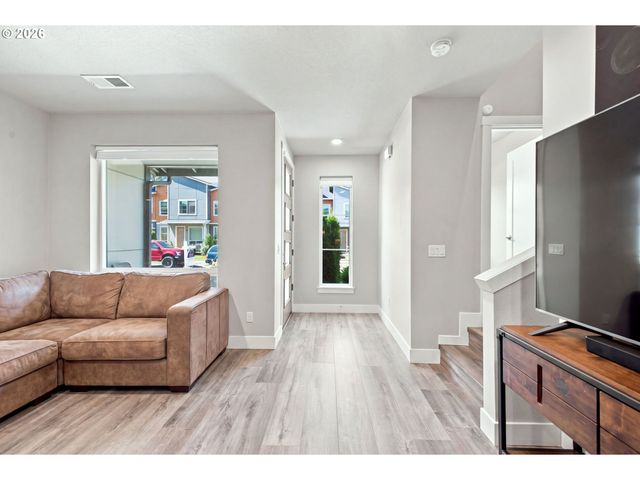 170 Sw LANCASTER Ct, Troutdale, OR 97060
