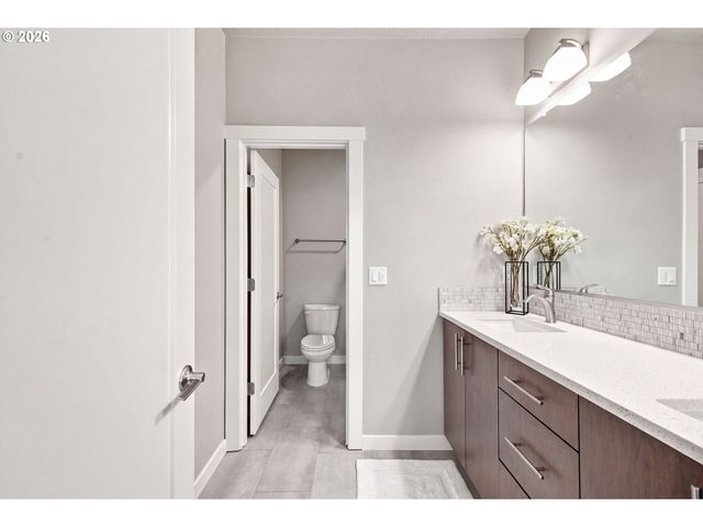 170 Sw LANCASTER Ct, Troutdale, OR 97060