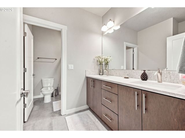 170 Sw LANCASTER Ct, Troutdale, OR 97060