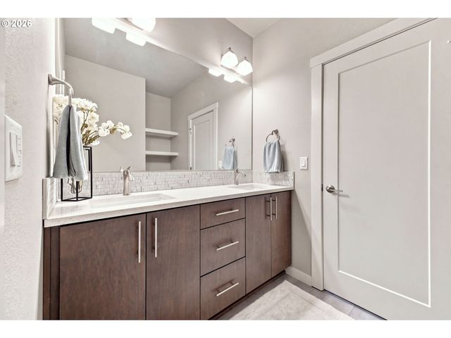 170 Sw LANCASTER Ct, Troutdale, OR 97060