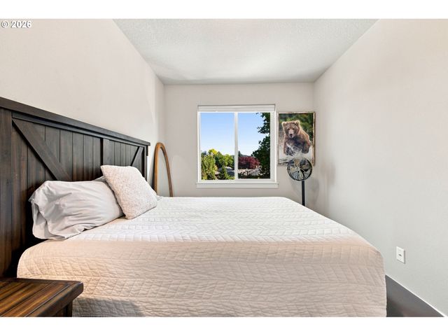170 Sw LANCASTER Ct, Troutdale, OR 97060