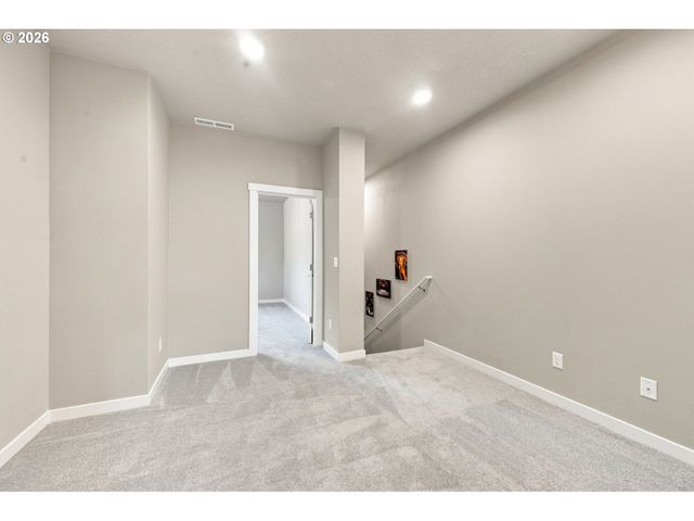 170 Sw LANCASTER Ct, Troutdale, OR 97060