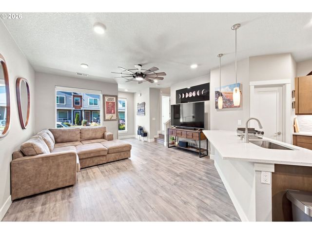 170 Sw LANCASTER Ct, Troutdale, OR 97060