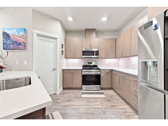 170 Sw LANCASTER Ct, Troutdale, OR 97060