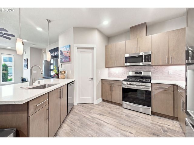 170 Sw LANCASTER Ct, Troutdale, OR 97060