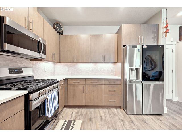 170 Sw LANCASTER Ct, Troutdale, OR 97060